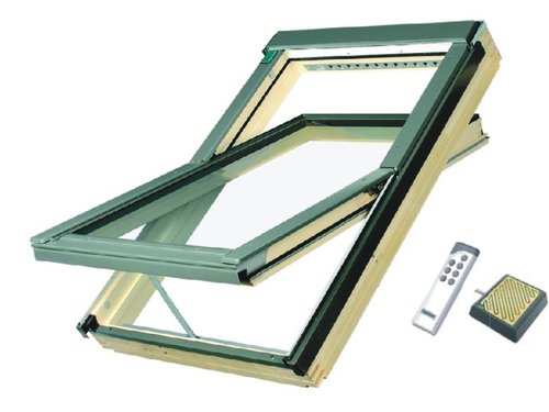 Střešní okno dřevěné kyvné elektro FAKRO FTP-V U3 Z-Wave 55x98  02 V40P